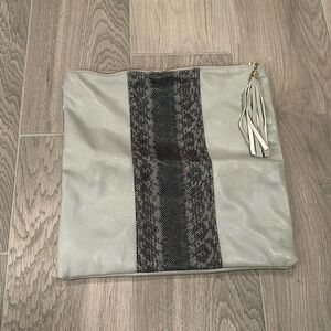 Desoes Women’s Grey Purse With Pockets And Zippered Pockets Inside